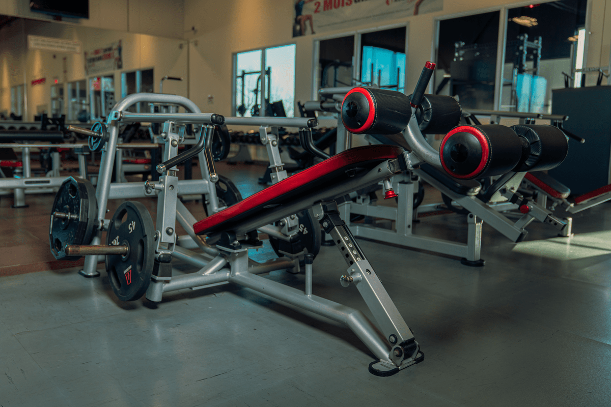 Decline / Flat Converging Bench Press